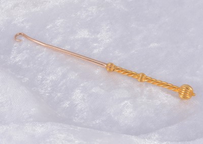 Lot 296 - A 14 marked button hook