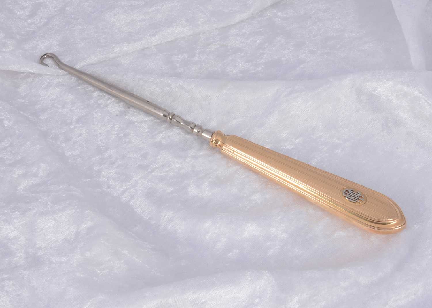 Lot 299 - A Cartier 14k marked gold handled button hook