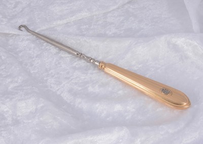 Lot 299 - A Cartier 14k marked gold handled button hook