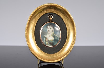 Lot 307 - A George III period portrait miniature of a gentleman