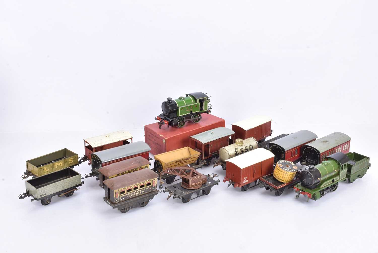 Lot 189 - Hornby 0 Gauge clockwork LNER green  0-4-0 Tank and Tender Locomotives and quantity of 4-wheel Rolling Stock