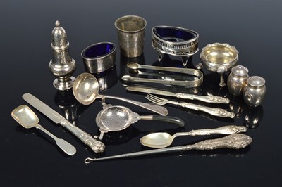 Lot 322 - A collection of silver items