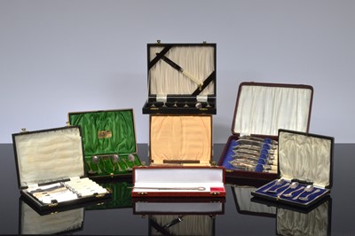 Lot 324 - A collection of silver and silver plate