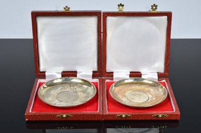 Lot 326 - Two 1970s cased commemorative dishes