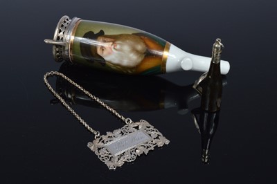 Lot 368 - A German porcelain pipe head and two small collectable items
