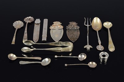 Lot 387 - A group of small collectable silver and silver plated items