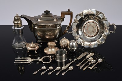 Lot 393 - A small collection of silver and silver plated items