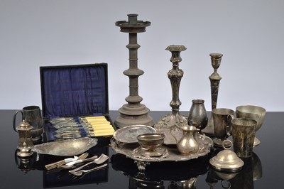 Lot 403 - A small collection of silver plated and other items