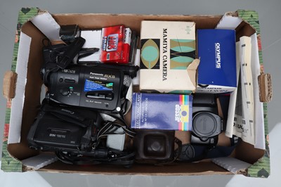 Lot 28 - A Group of 35mm Cameras