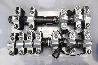 Lot 162 - A Tray of Asahi Pentax SLR Cameras