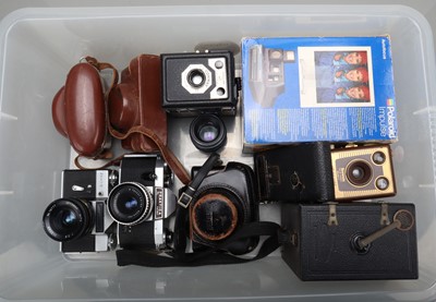 Lot 185 - A Tray of Various Cameras