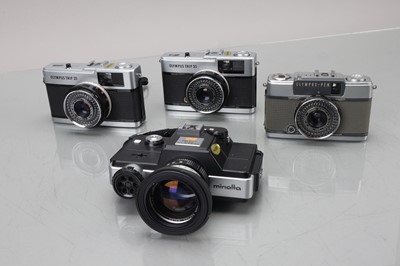 Lot 205 - A Group of Compact Cameras