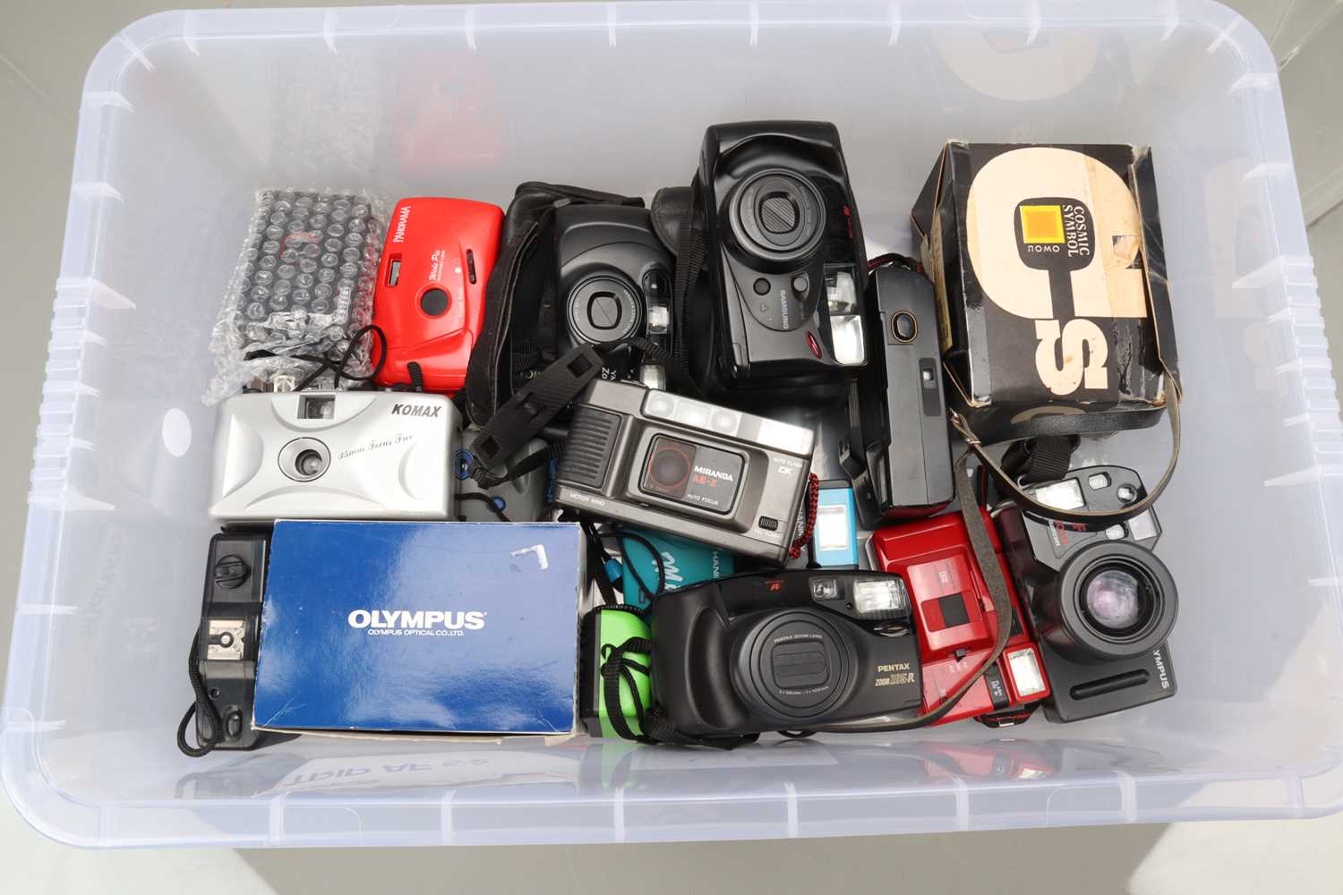 Lot 217 - A Tray of Compact Cameras,