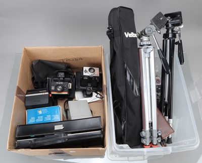 Lot 221 - A Group of Polaroid Cameras