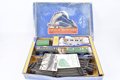 Lot 226 - French Hornby 0-2E Electric 3-Rail Train Set