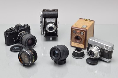 Lot 303 - A Mixed Group of Cameras
