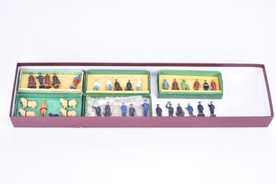 Lot 233 - Hornby Dinky Toys 0 Gauge boxed Figure Sets