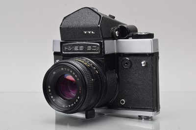 Lot 324 - A Kiev 60 Camera