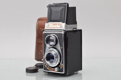 Lot 330 - A Lipca Flexora II TLR Camera