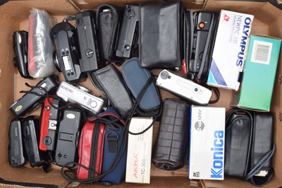 Lot 382 - A Tray of Compact Cameras