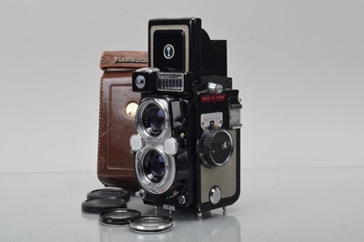 Lot 392 - A Yashica LM TLR Camera