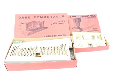 Lot 244 - French Hornby 0 Gauge plastic 22 and 22A Demontable Station