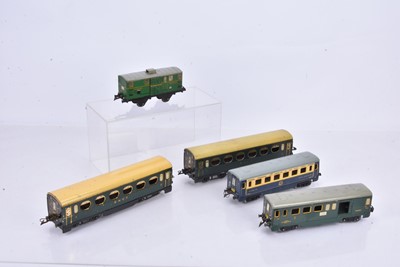 Lot 255 - French Hornby 0 Gauge bogie Coaches and Baggage Car