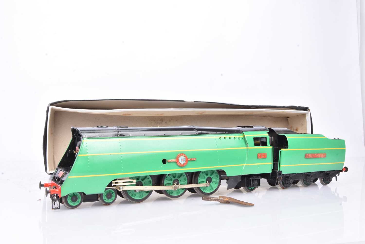 Lot 296 - Unusual 0 Gauge full scale Clockwork Southern Railway green Merchant Navy Class 4-6-2 21C1 'Channel Packet'