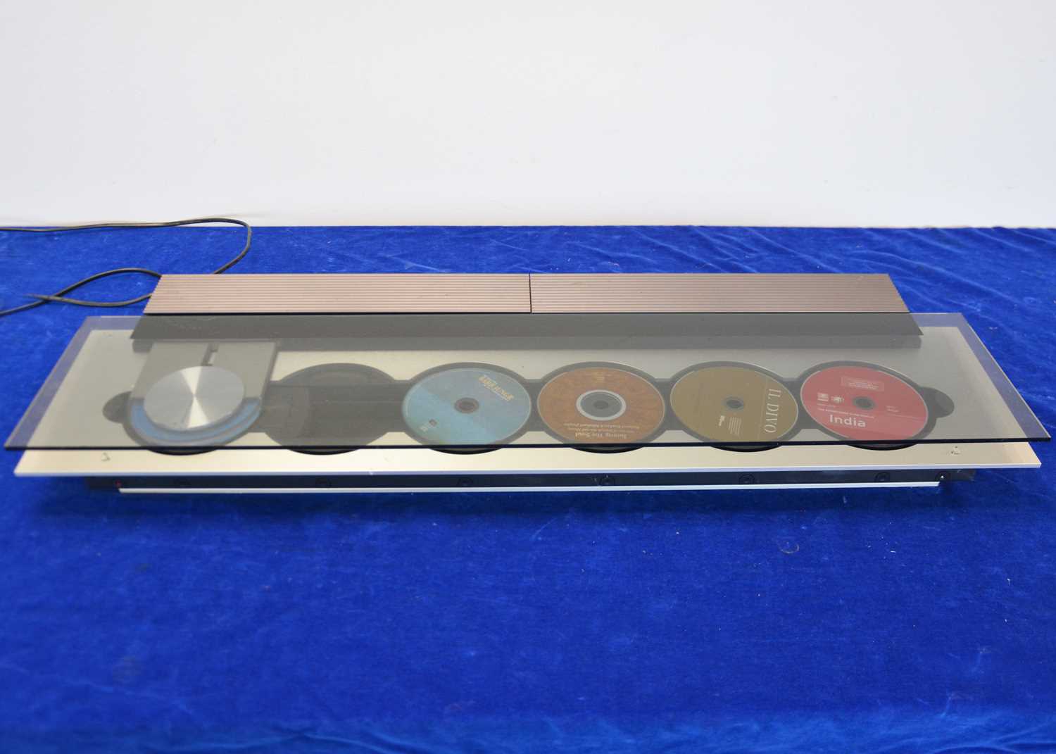 Lot 453 - Bang & Olufsen Beosound 9000 six CD Player