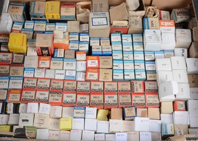 Lot 472 - Mazda / Solus / Elpico / Mullard / plus Valves