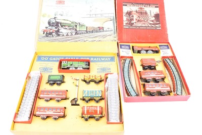 Lot 318 - Mettoy 00 Gauge Tinplate Train Sets