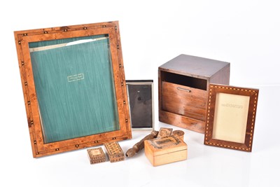 Lot 153 - A collection of Treen items