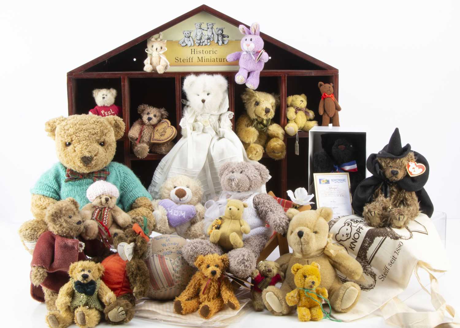 Lot 75 - A selection of manufactured Teddy Bears