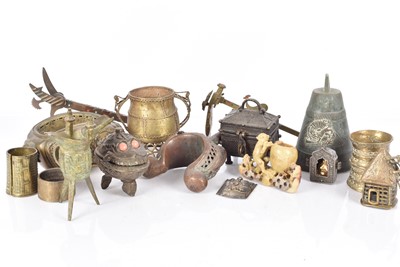 Lot 400 - A collection of African and Middle Eastern Items