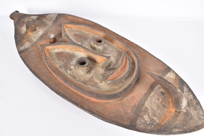Lot 406 - A large Garra/Gra Hook Mask