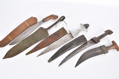 Lot 428 - A small selection of African blades