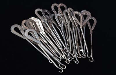 Lot 434 - A collection of steel advertising button hooks