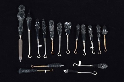 Lot 482 - A collection of 19th and 20th Century Whitby jet handled button and glove hooks