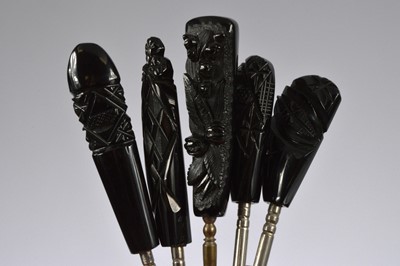 Lot 482 - A collection of 19th and 20th Century Whitby jet handled button and glove hooks