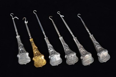 Lot 492 - A collection of souvenir button hooks