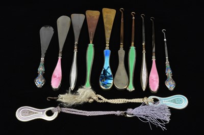 Lot 501 - Seven sets of matching button hooks and shoehorns