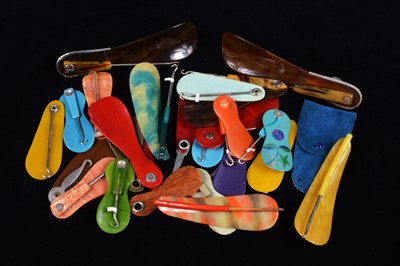 Lot 507 - A collection of hinged swivel plastic combination shoehorn and button hooks