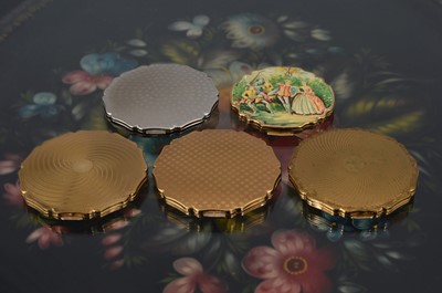 Lot 548 - Five scalloped edged circular 1950s and later gilt metal and coloured enamel decorated Stratton compacts