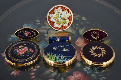 Lot 549 - A collection of boxed 1950s and later Stratton accessories