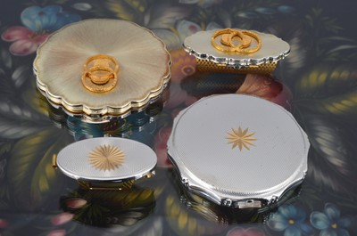 Lot 566 - Two boxed 1950s Kigu matching convertible compacts and lipsticks