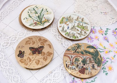 Lot 580 - Four Le Rage 1950s circular gilt metal compacts