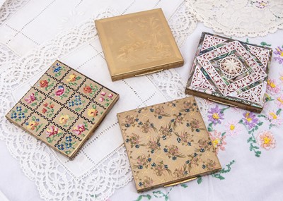 Lot 582 - Four gilt metal Zenette square compacts