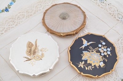 Lot 601 - Three 1950s Stratton PAT 764125 Queen compacts