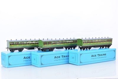 Lot 466 - ACE Trains 0 Gauge C/1 Southern Railway green Suburban All Third Coaches