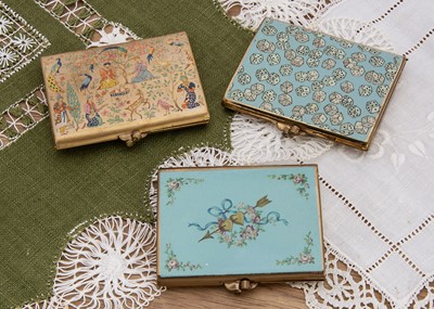 Lot 614 - Three Stratton Pontoon compacts c c1940s